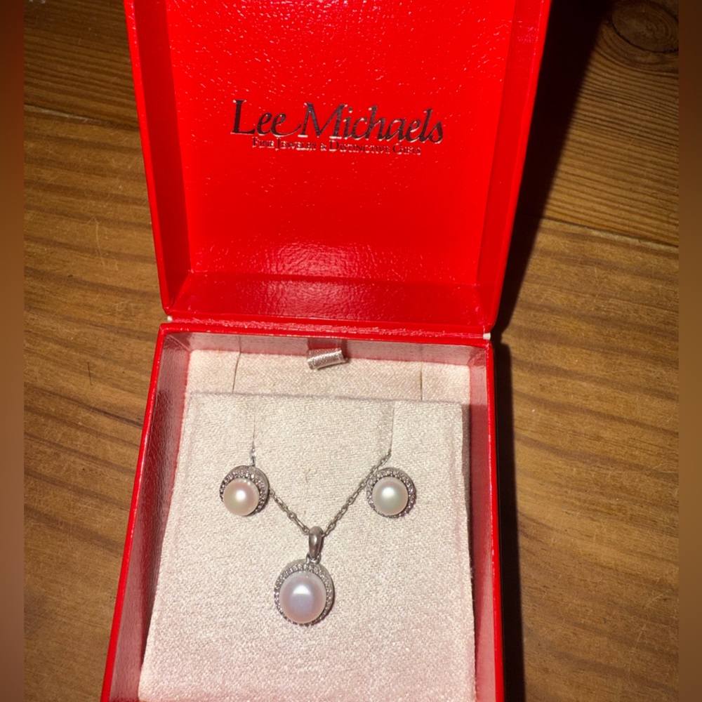 Lee Michaels Silver Pearl Jewelry Set
